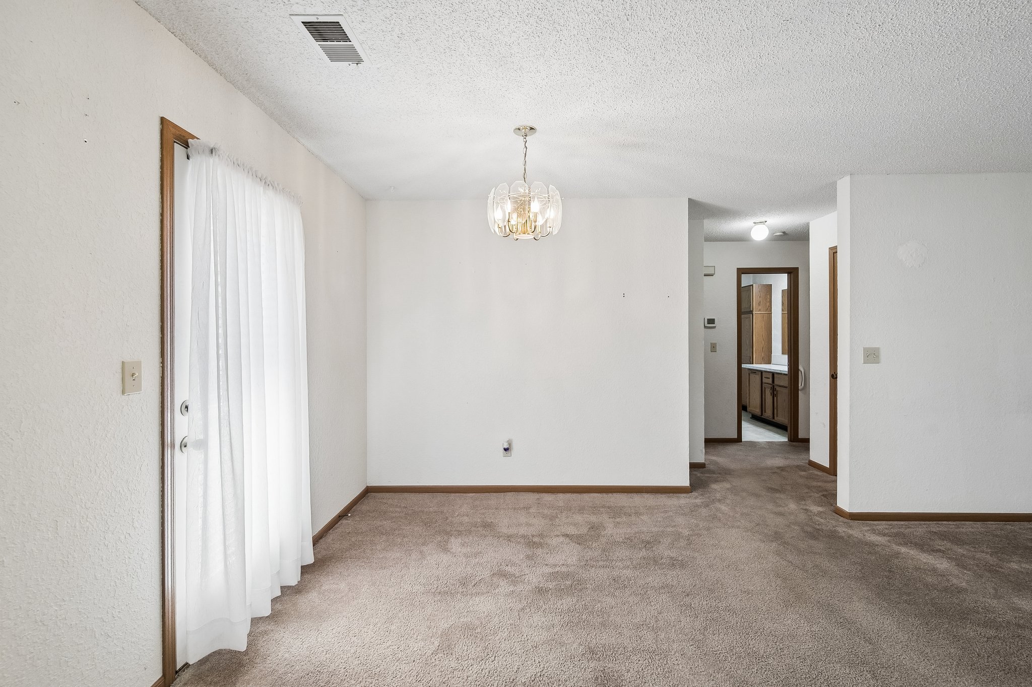 9864 - 7841 Freeman Ave_017.jpg