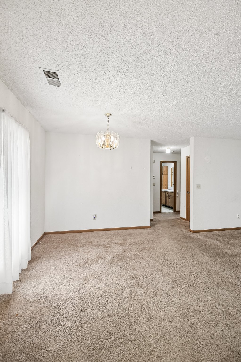 9864 - 7841 Freeman Ave_018.jpg
