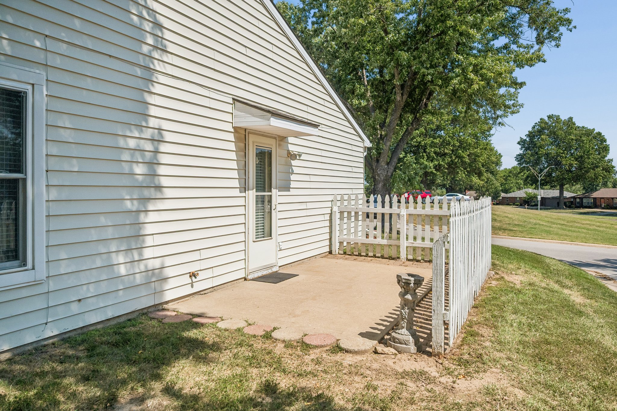 9864 - 7841 Freeman Ave_030.jpg