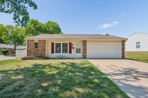 9864 - 7841 Freeman Ave_001.jpg