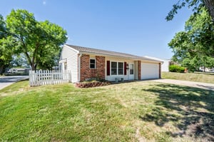 9864 - 7841 Freeman Ave_004.jpg