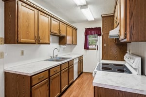 9864 - 7841 Freeman Ave_010.jpg