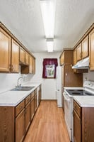9864 - 7841 Freeman Ave_012.jpg