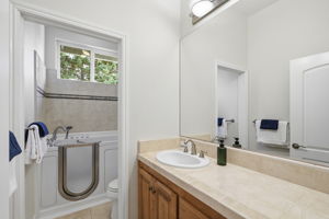 039_F8_7842 Joyce Dr