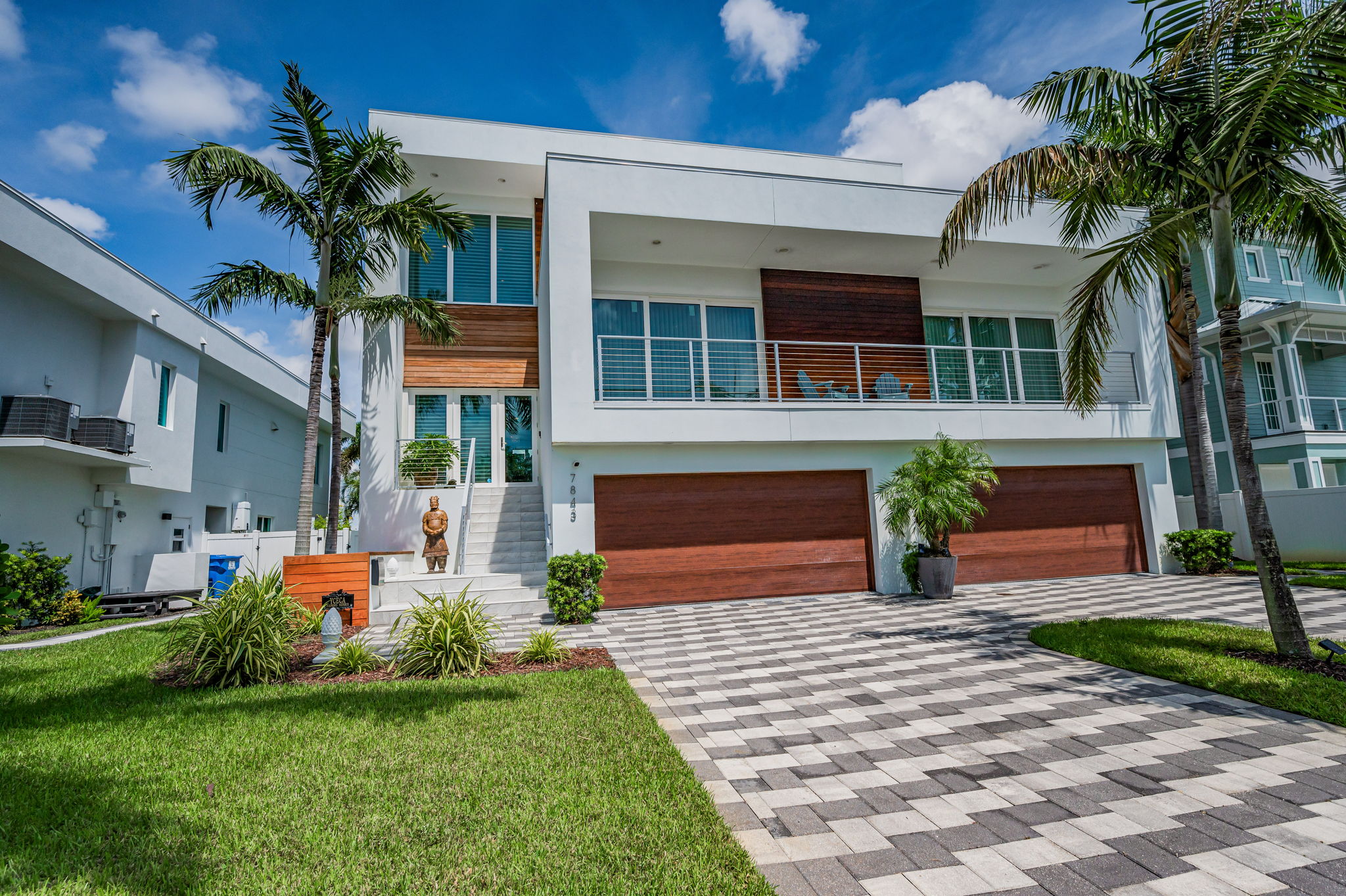 Front Exterior9