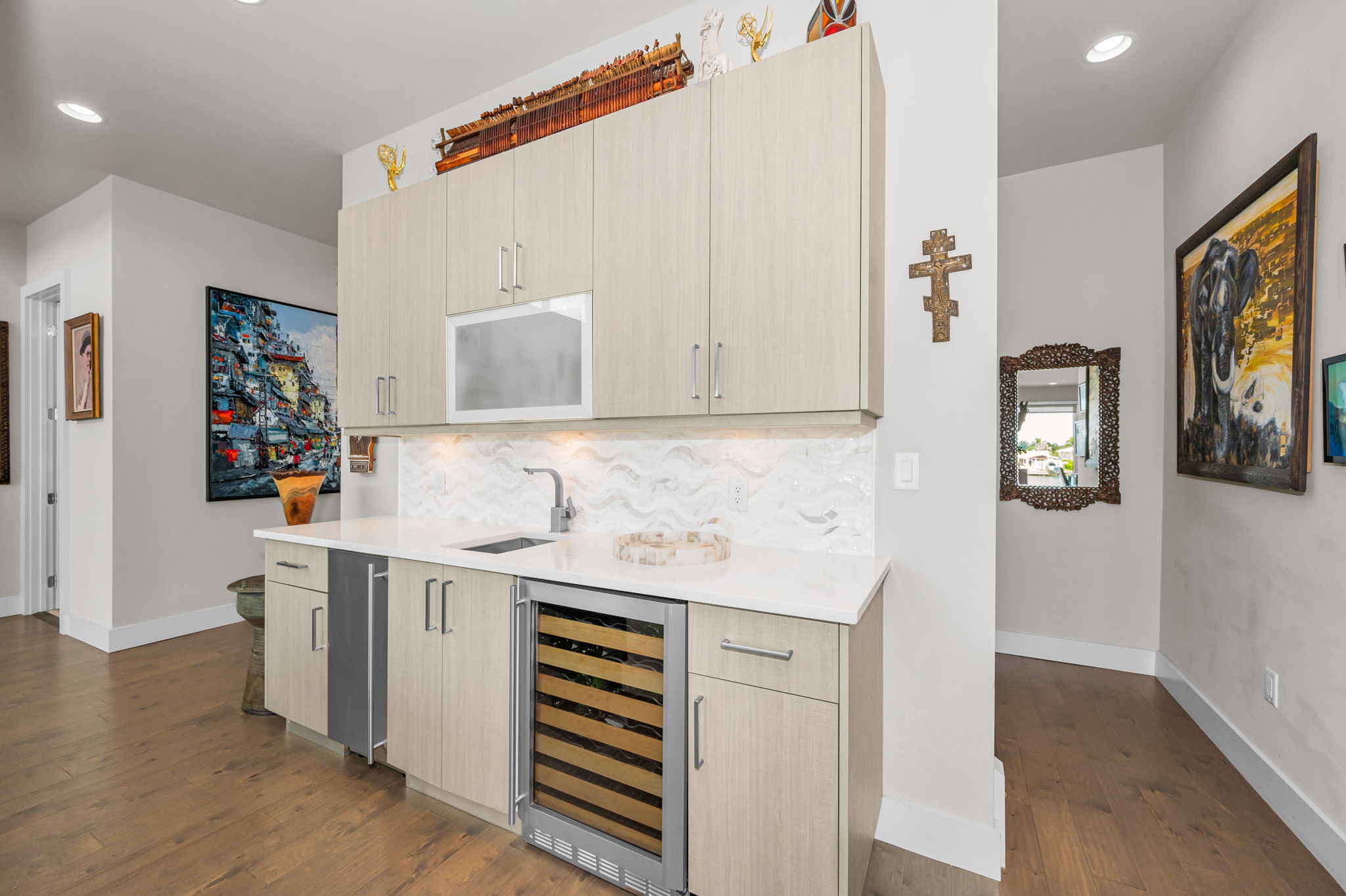 Living Room9 Wet Bar