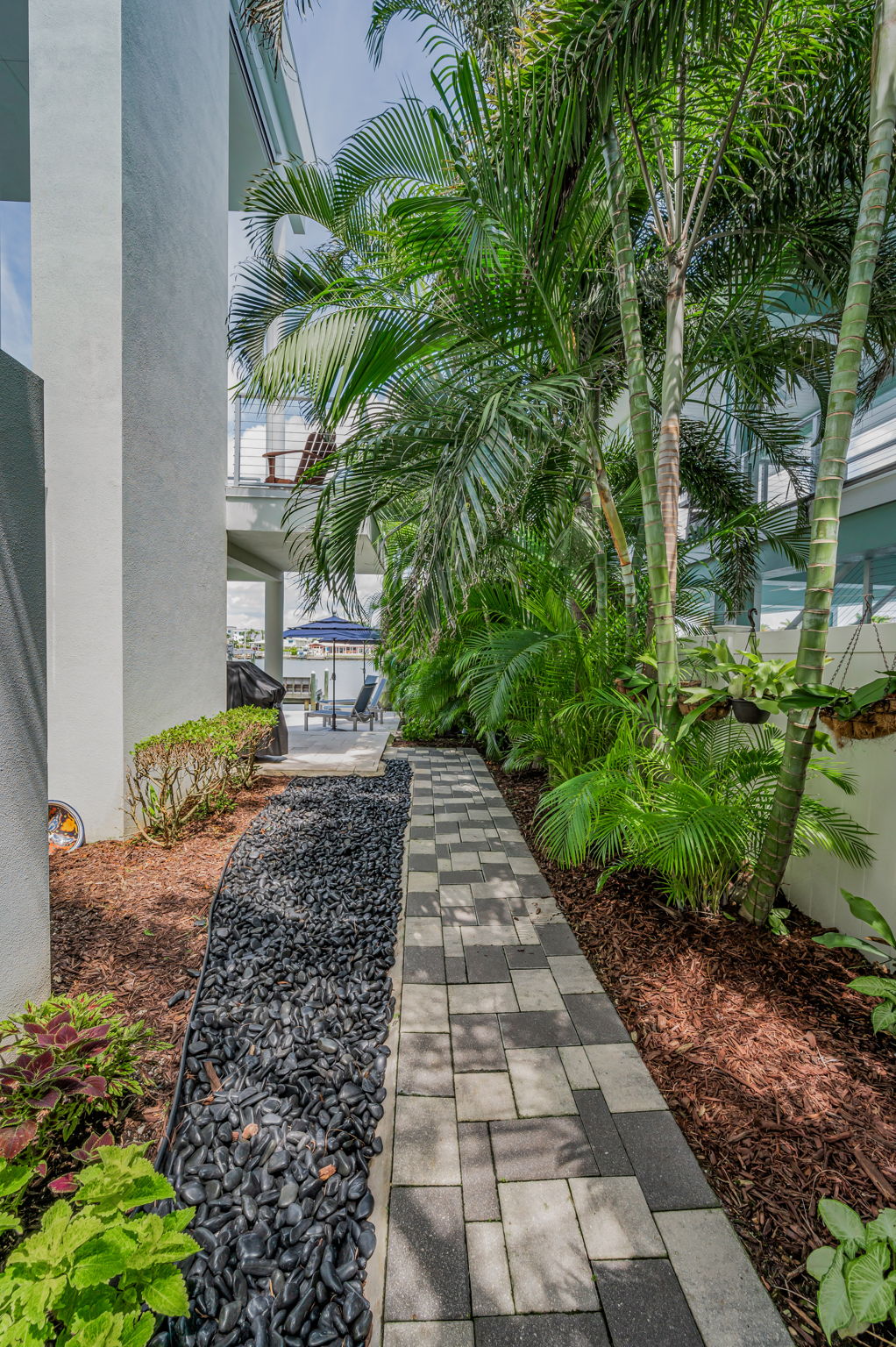 Side Walkway2
