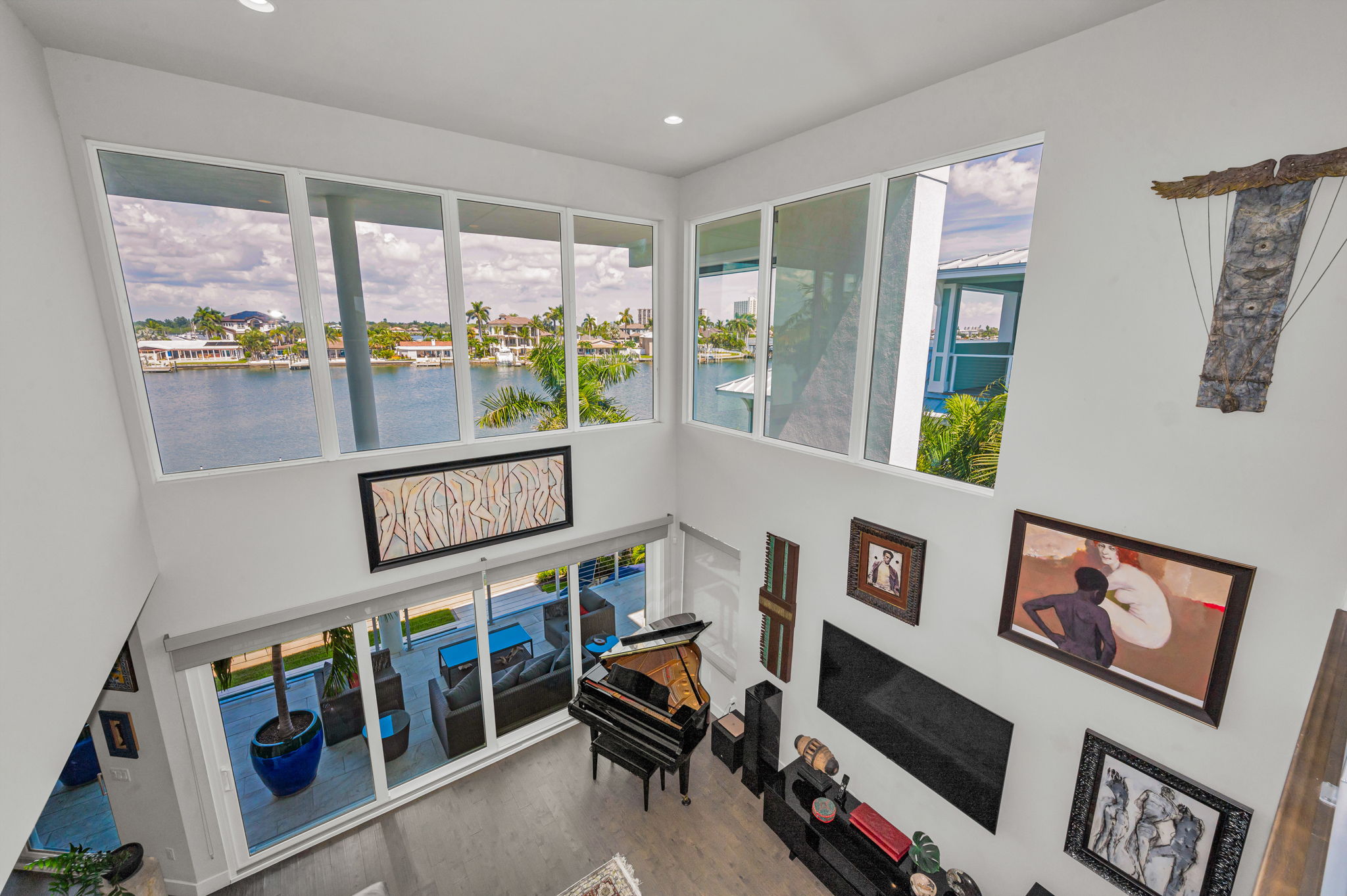 Upper Level Bonus Room View1