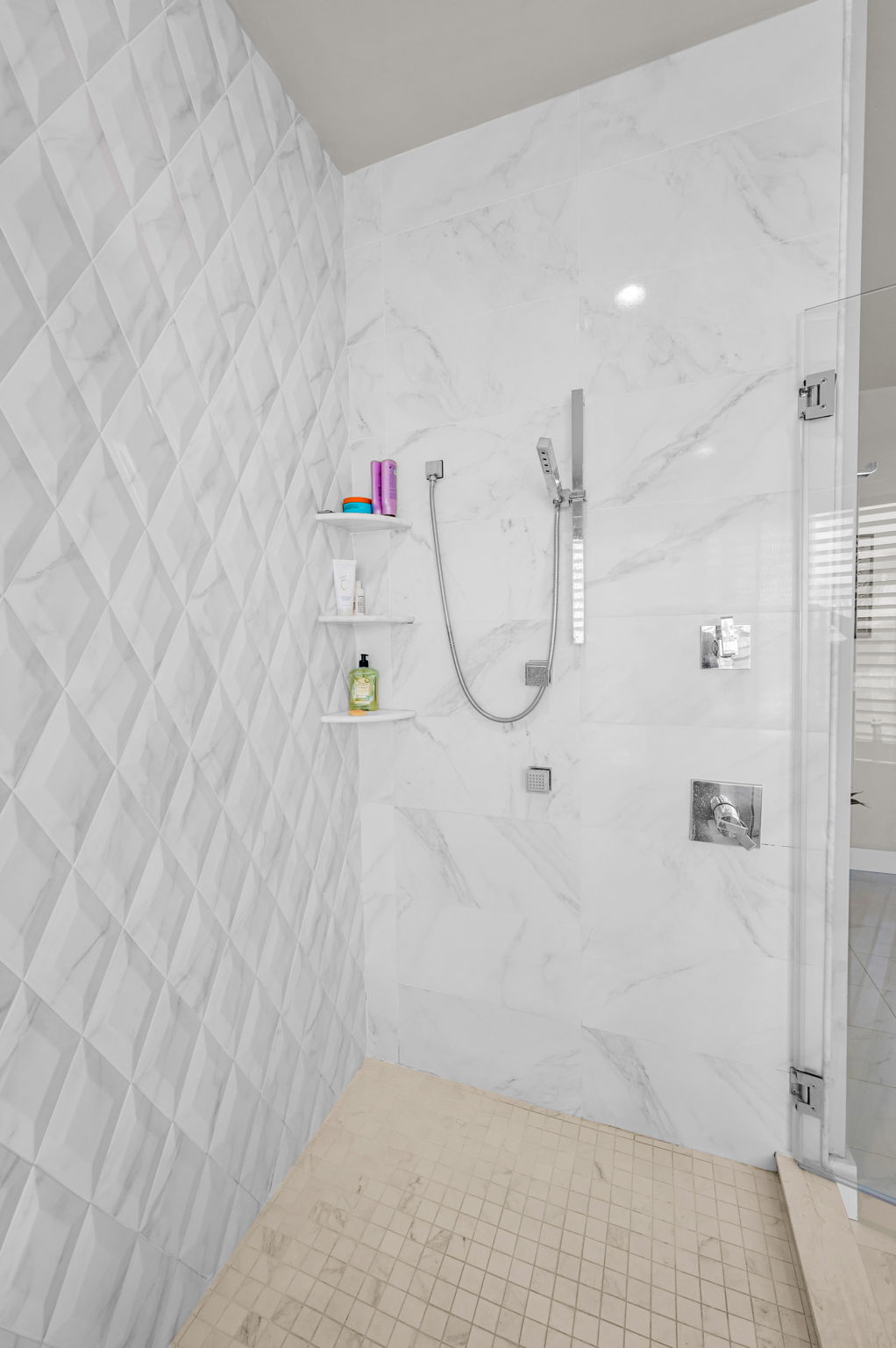 Upper Level Primary Bathroom1f