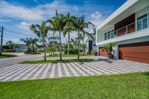 Frontyard2