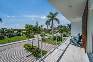 Main Level Guest Bedrooms Balcony4