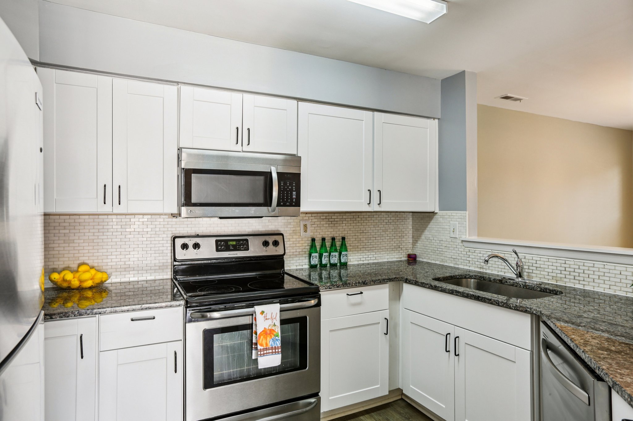 Old Farm Ln-S0801-010.jpg