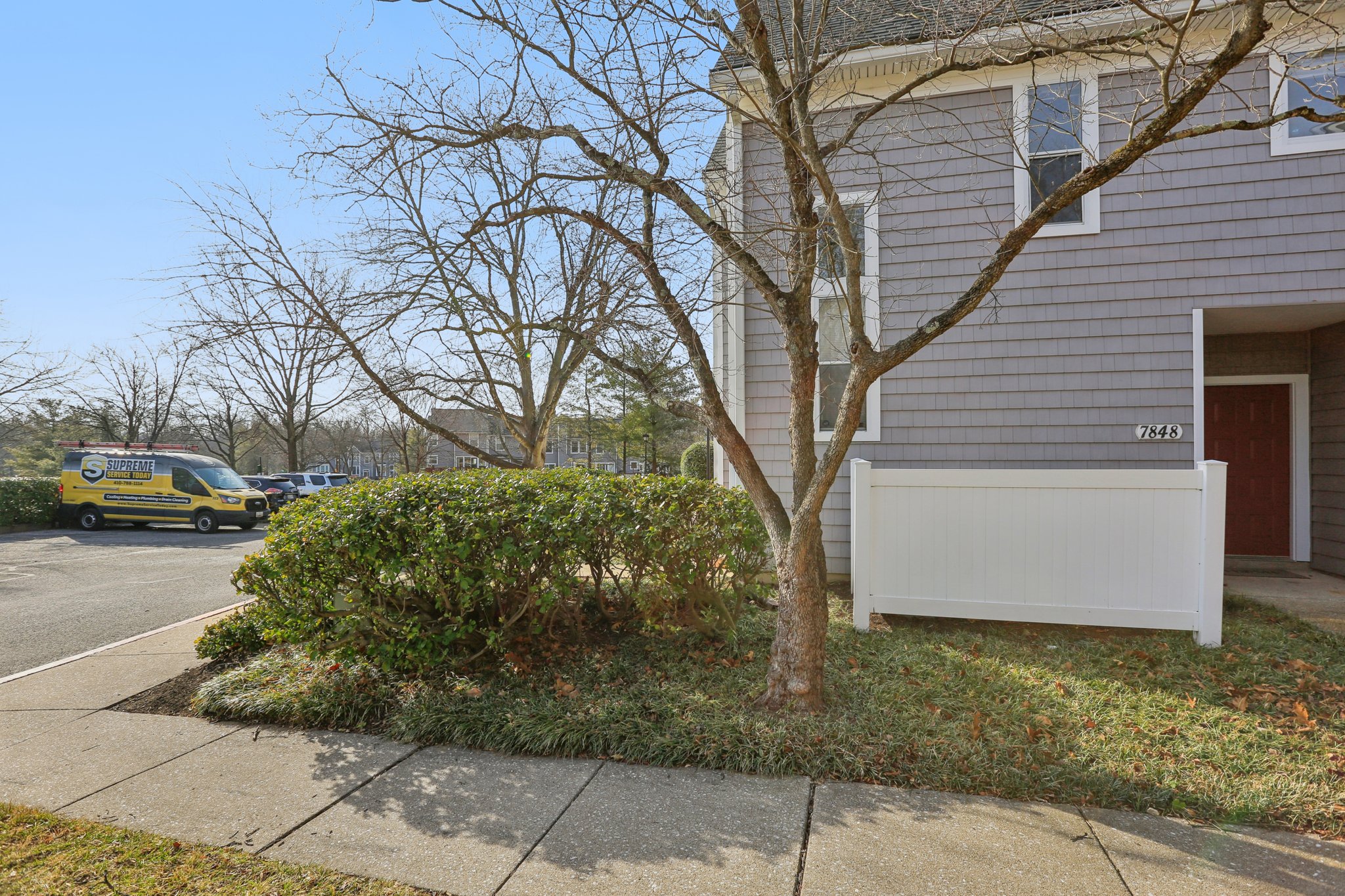 Old Farm Ln-S0901-1-002.jpg