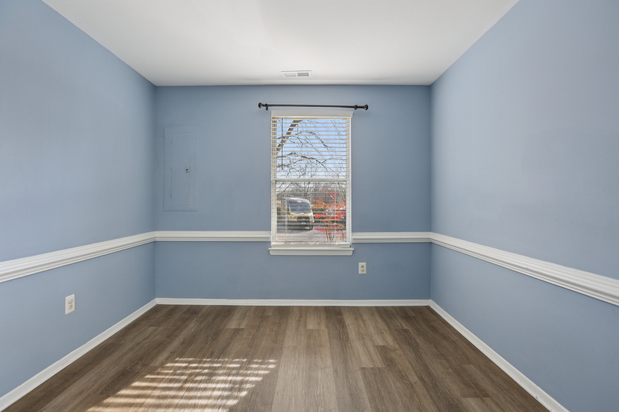 Old Farm Ln-S0901-1-004.jpg