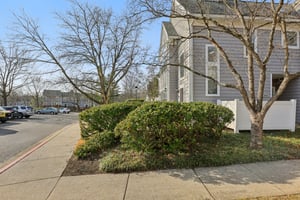 Old Farm Ln-S0901-1-001.jpg