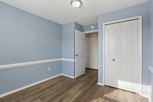 Old Farm Ln-S0901-1-003.jpg