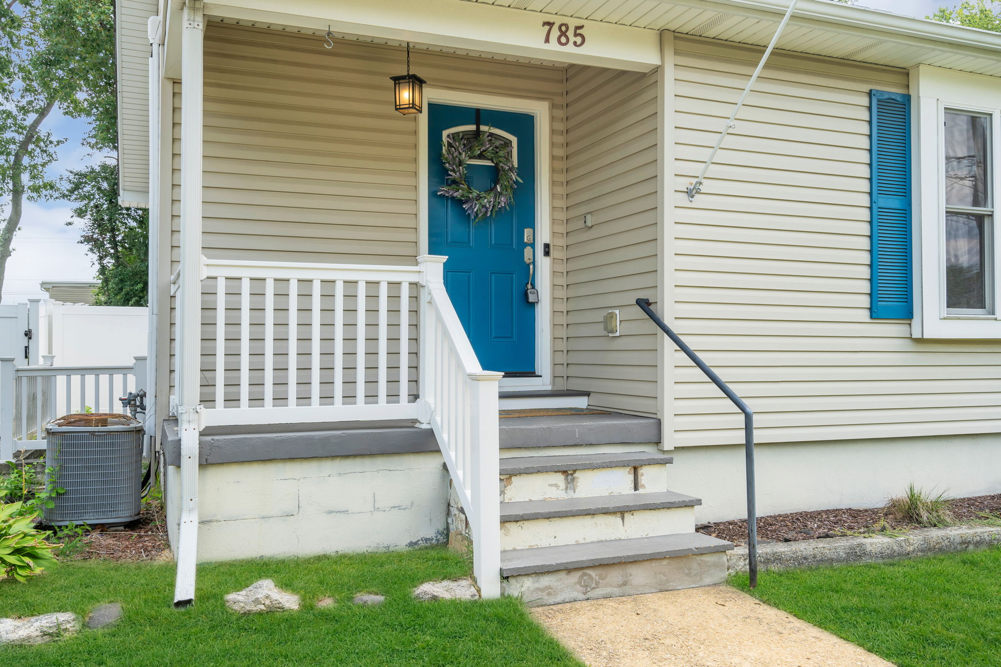  Photo 8