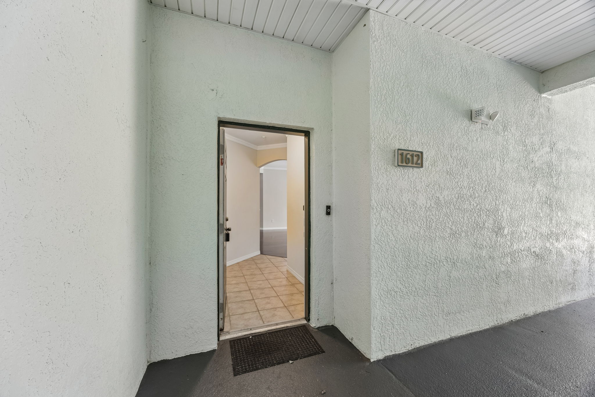 Unit 1612 Entry