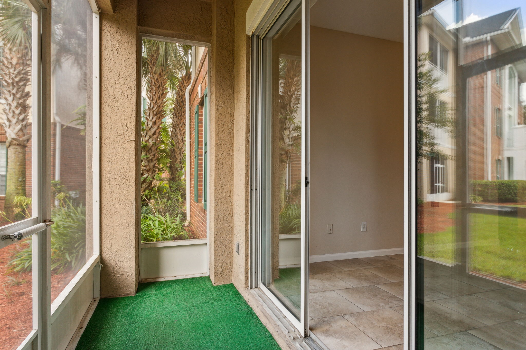 Screened-in Porch