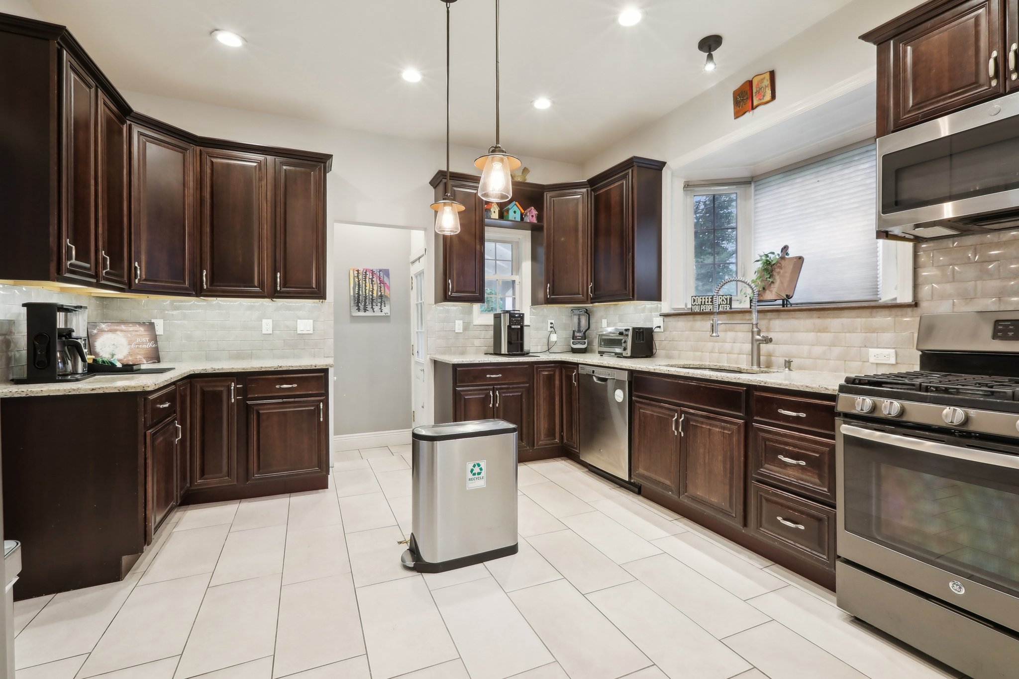 Ridgewood Rd-2305-015.jpg