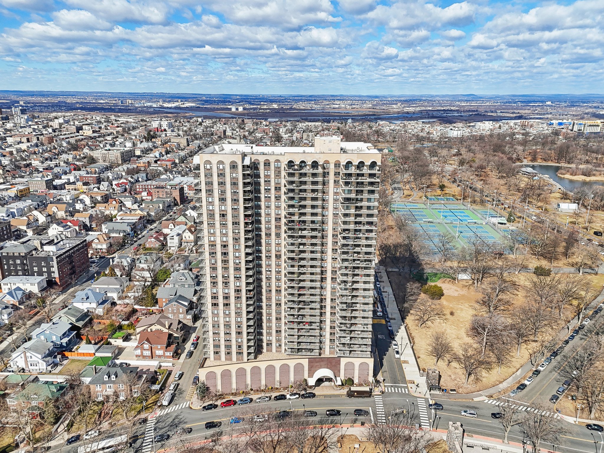 Kennedy Blvd E 11J-054.jpg