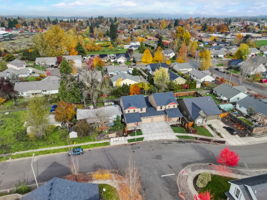 Maple St-038