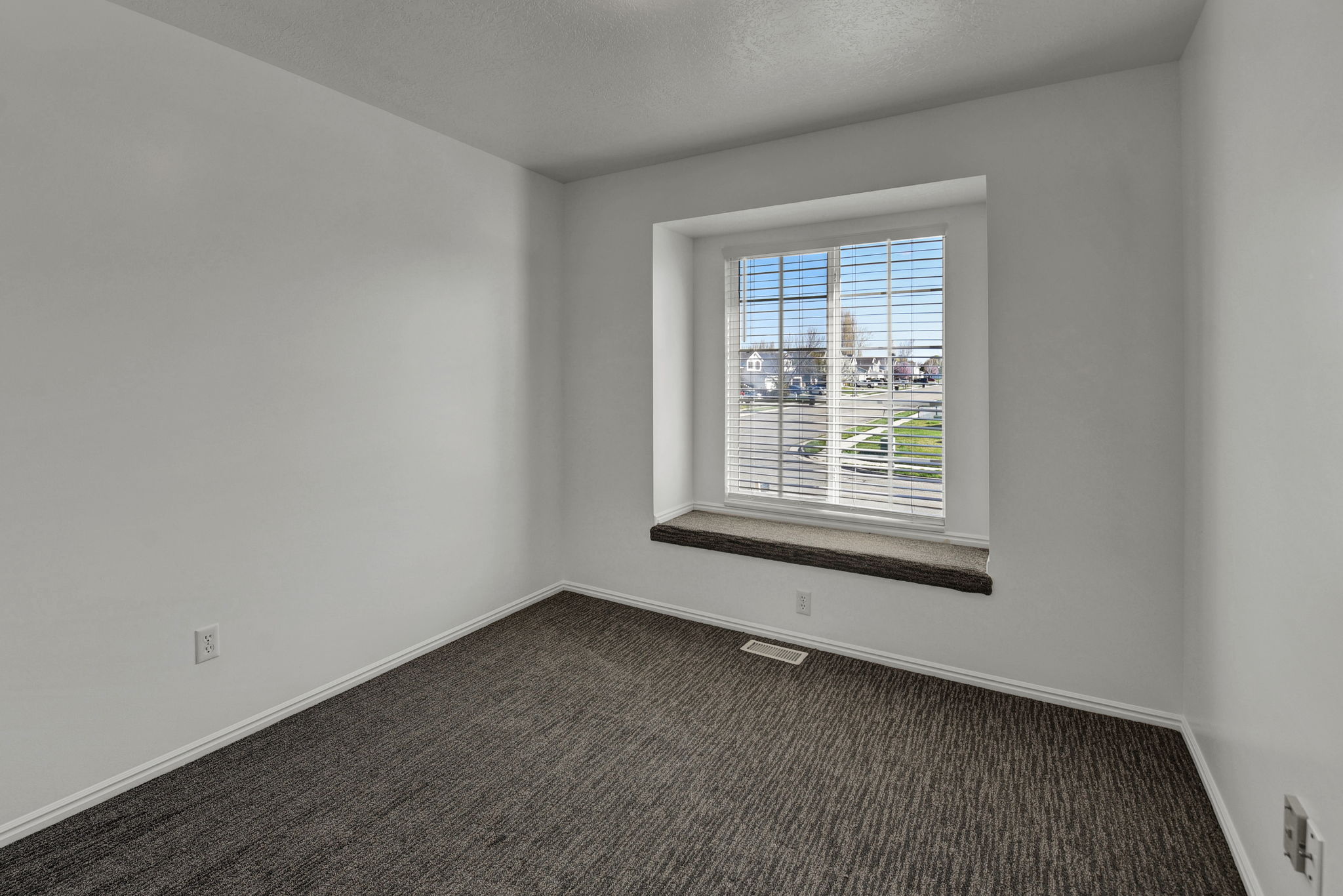  786 W 1740 N, Clinton, UT 84015, US Photo 12