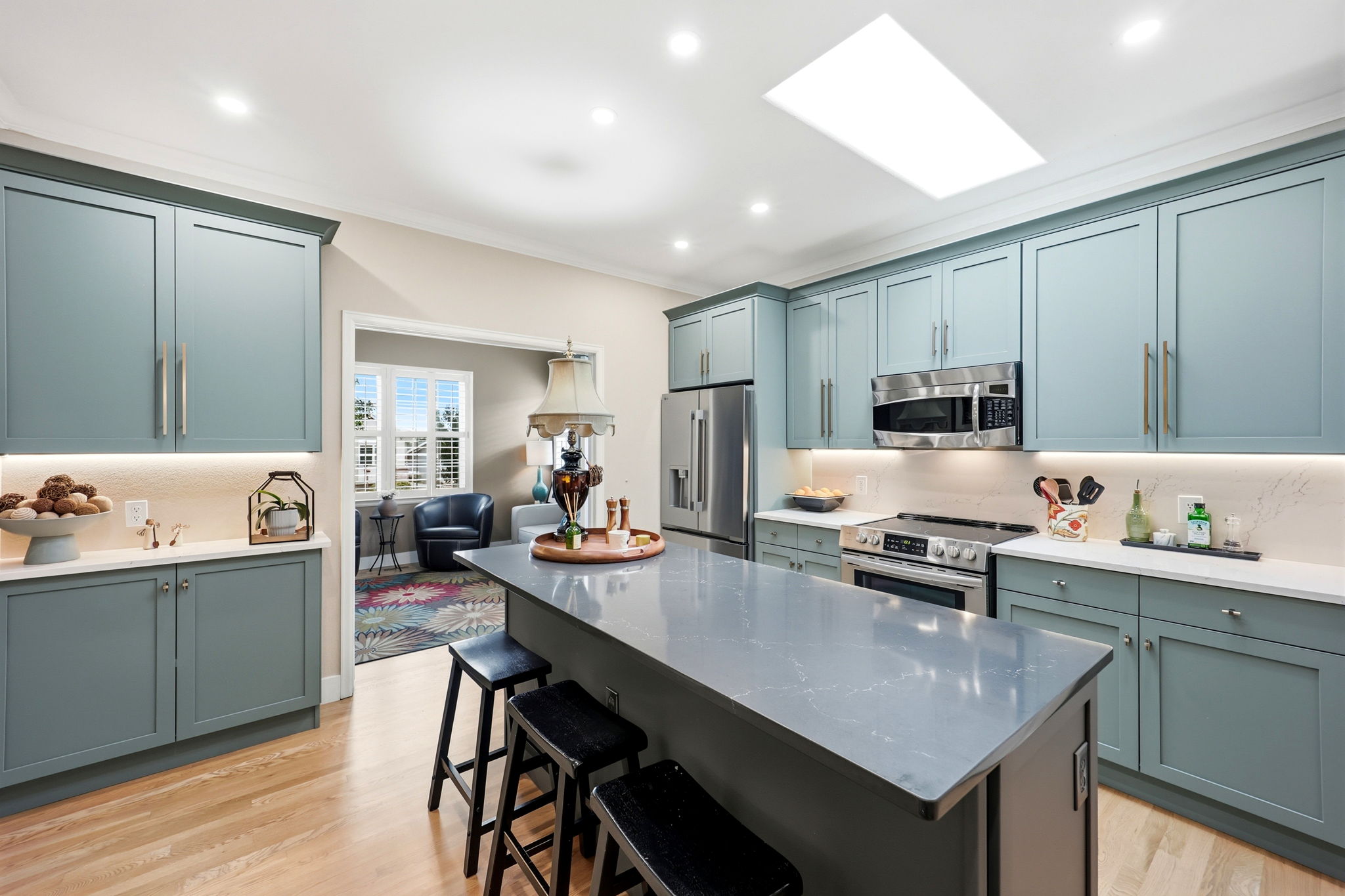 KITCHEN - ISLAND- HEARTH