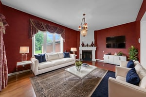 DSC06893 virtually staged.jpeg