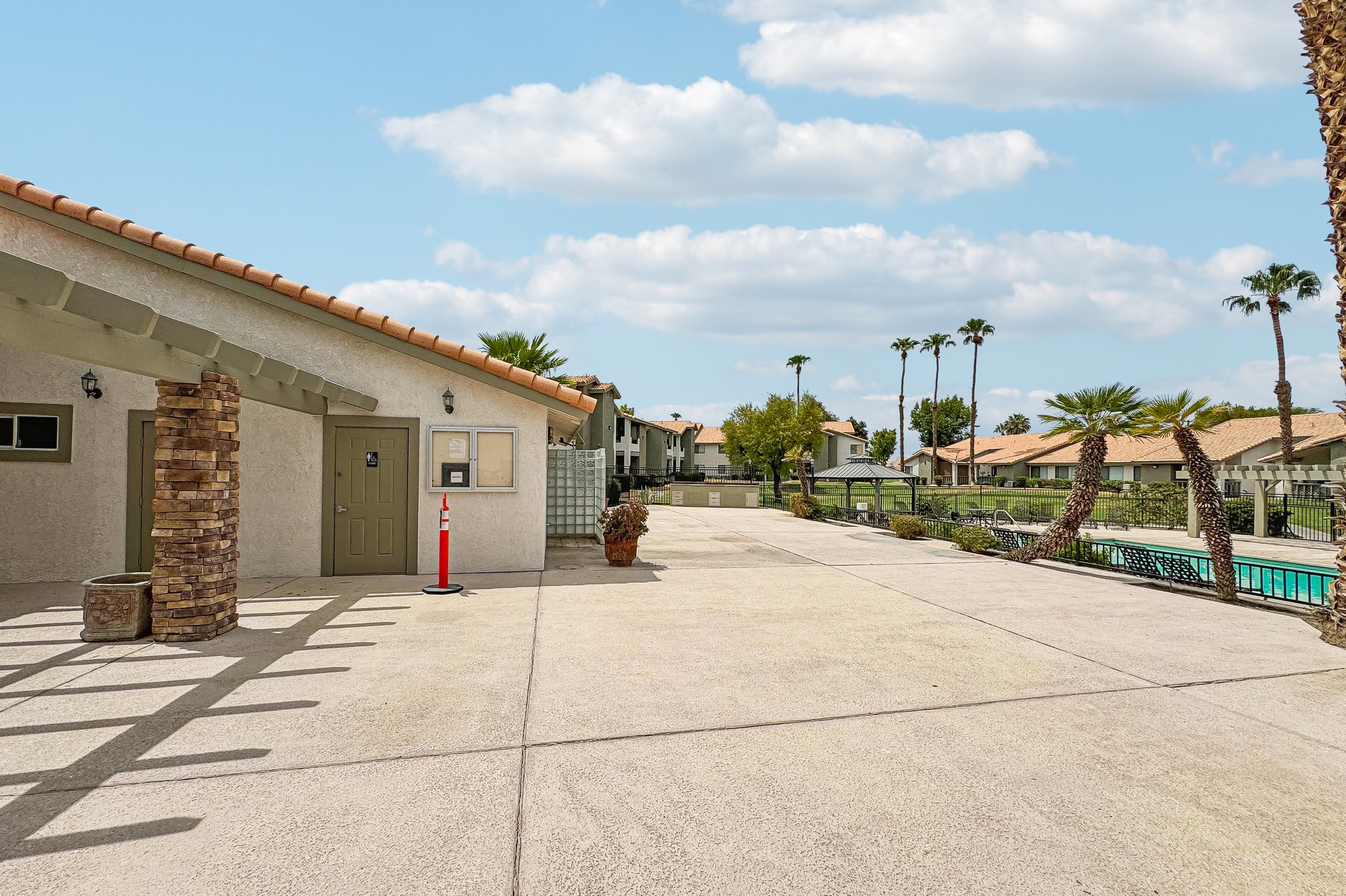 Avenue 42 1505-1408-902.jpg