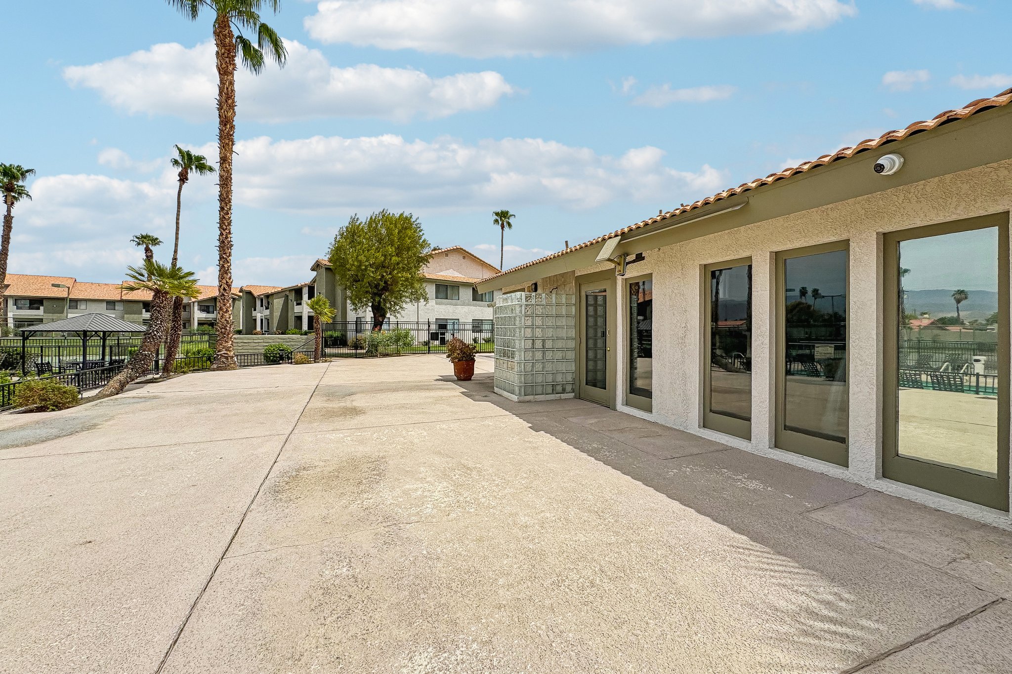Avenue 42 1505-1408-903.jpg