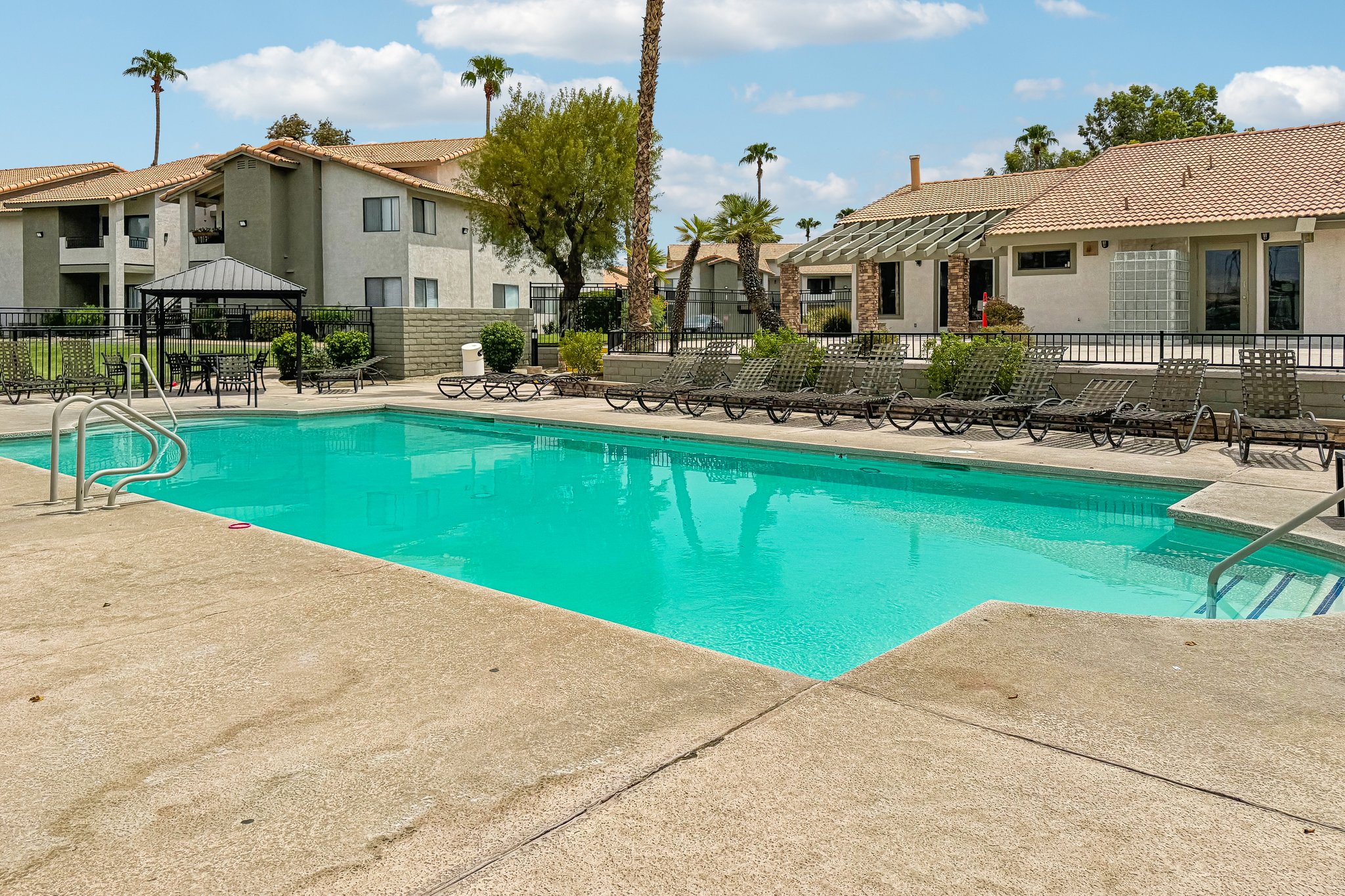 Avenue 42 1505-1408-909.jpg