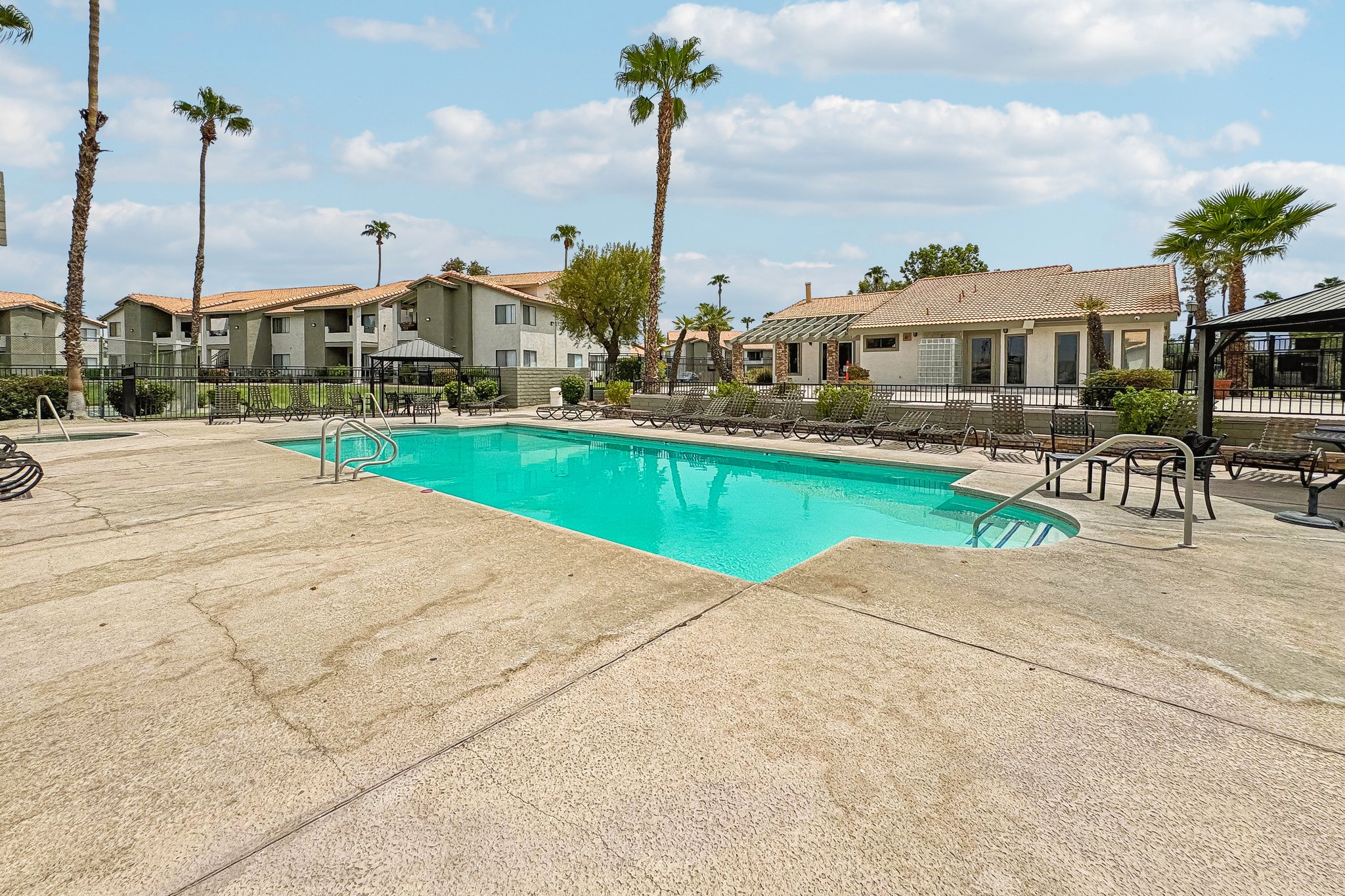 Avenue 42 1505-1408-910.jpg