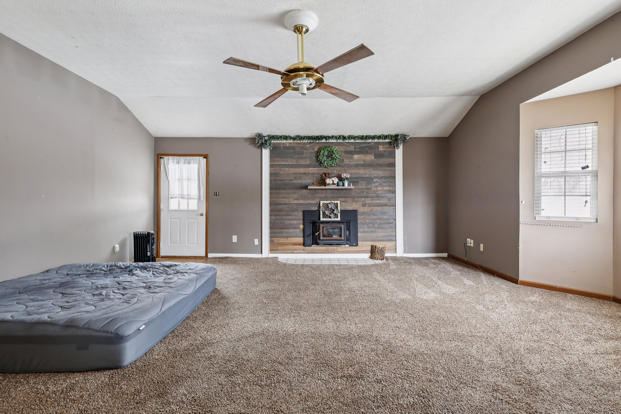 Dubois Rd-S2402-026.jpg