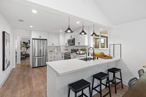 Kitchen/Breakfast Bar