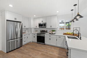 Kitchen - Refrigerator & Bar View