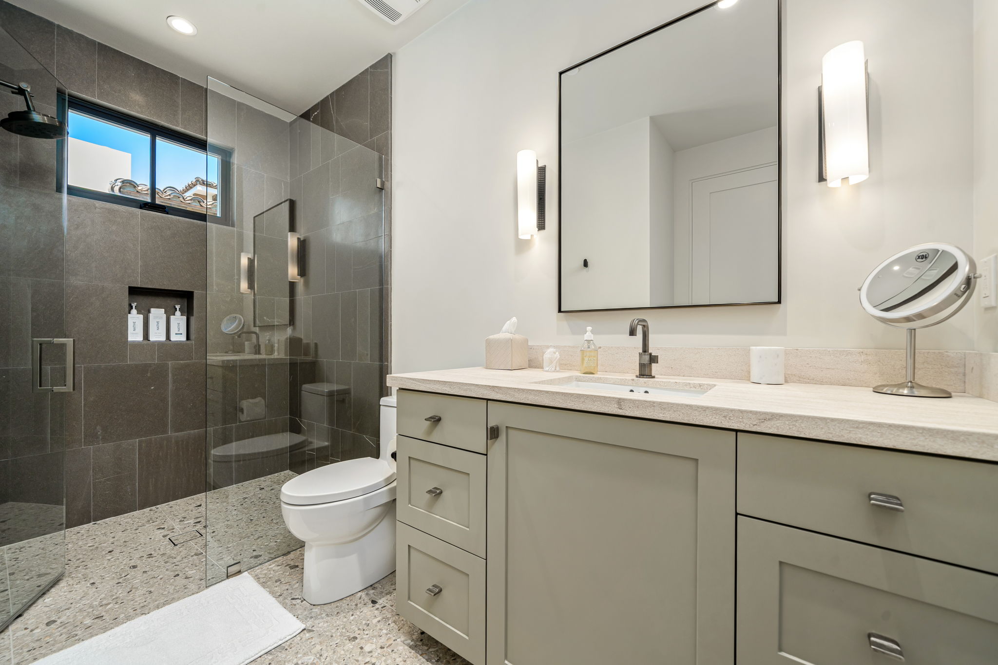  Photo 77