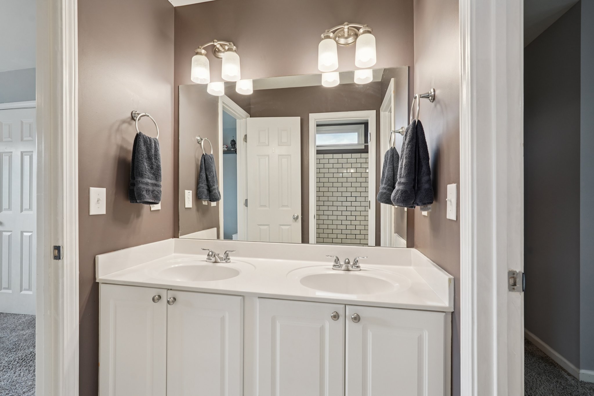 Highcrest Dr-S1801-072.jpg