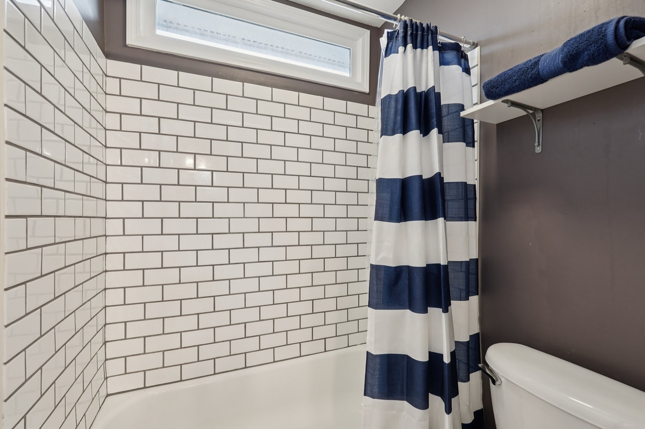 Highcrest Dr-S1801-073.jpg