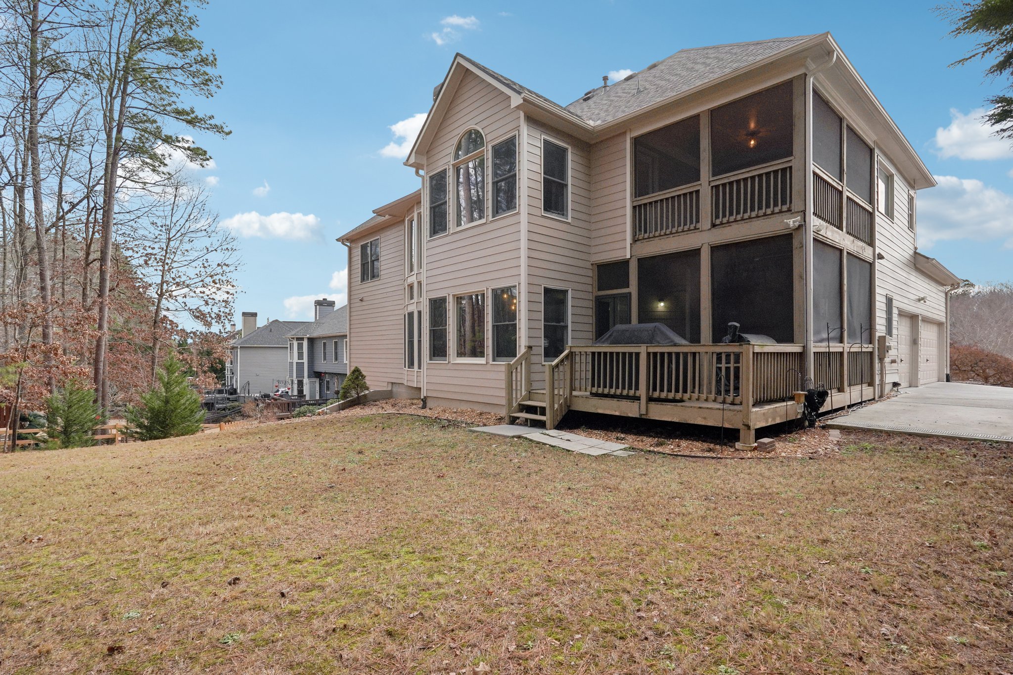 Highcrest Dr-S1801-080.jpg