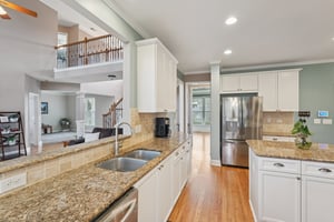 Highcrest Dr-S1801-025.jpg