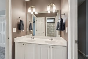 Highcrest Dr-S1801-072.jpg