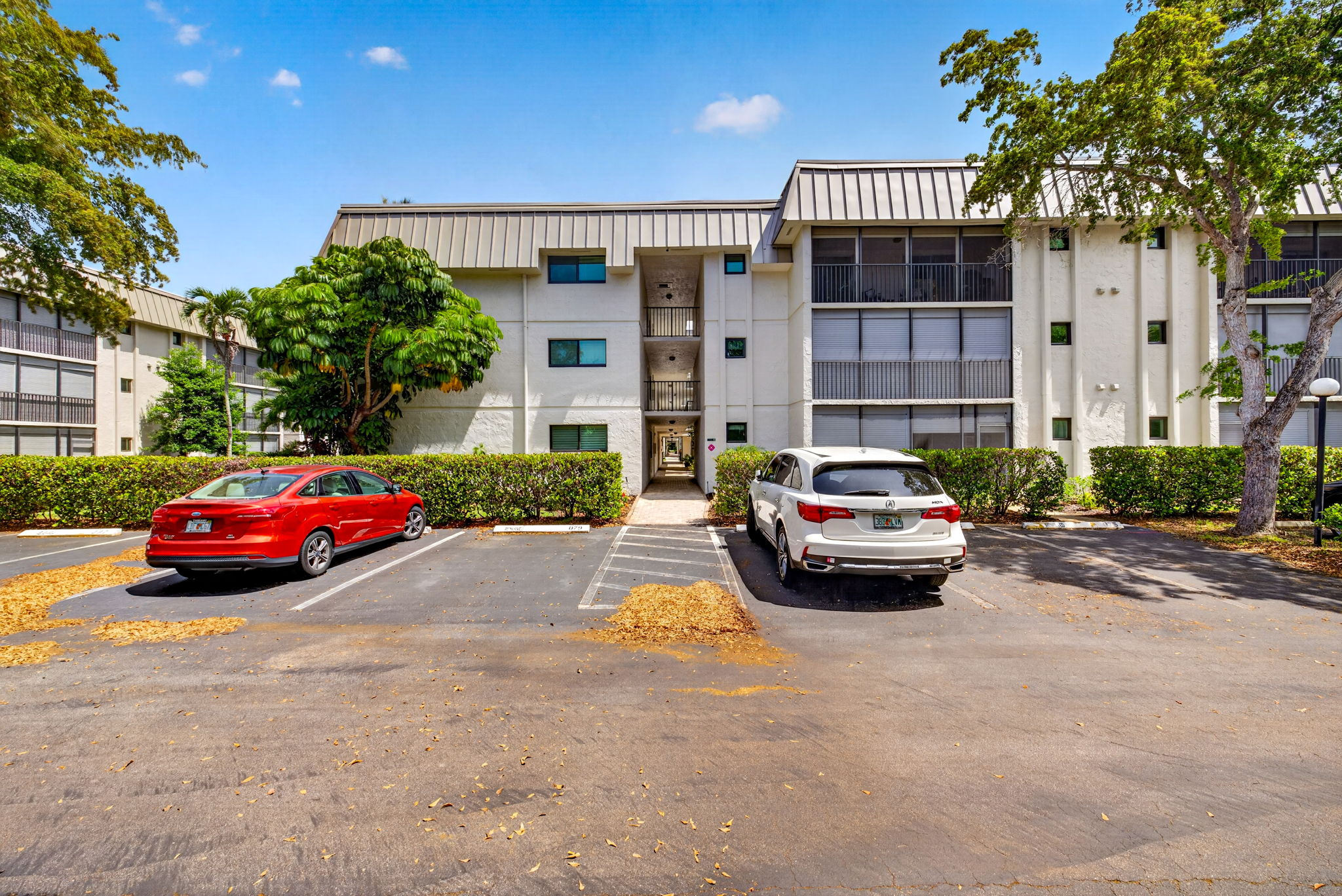 Front Exterior Bldg