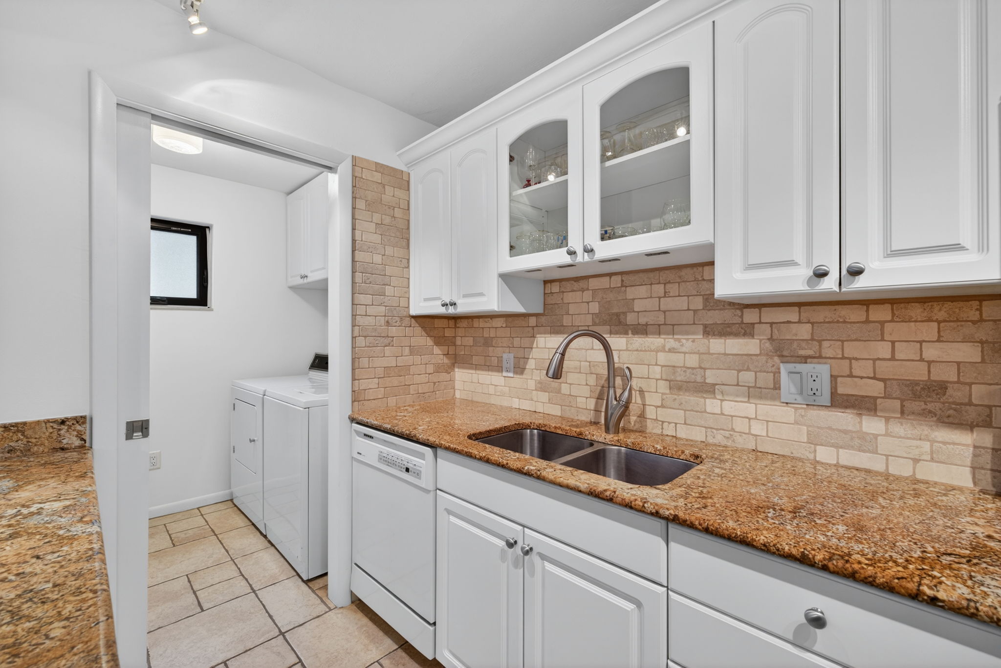 Updated Kitchen/Laundry