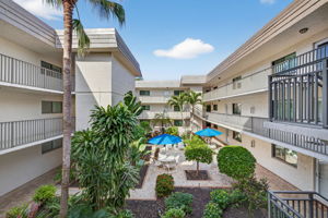 Capri bldg courtyard