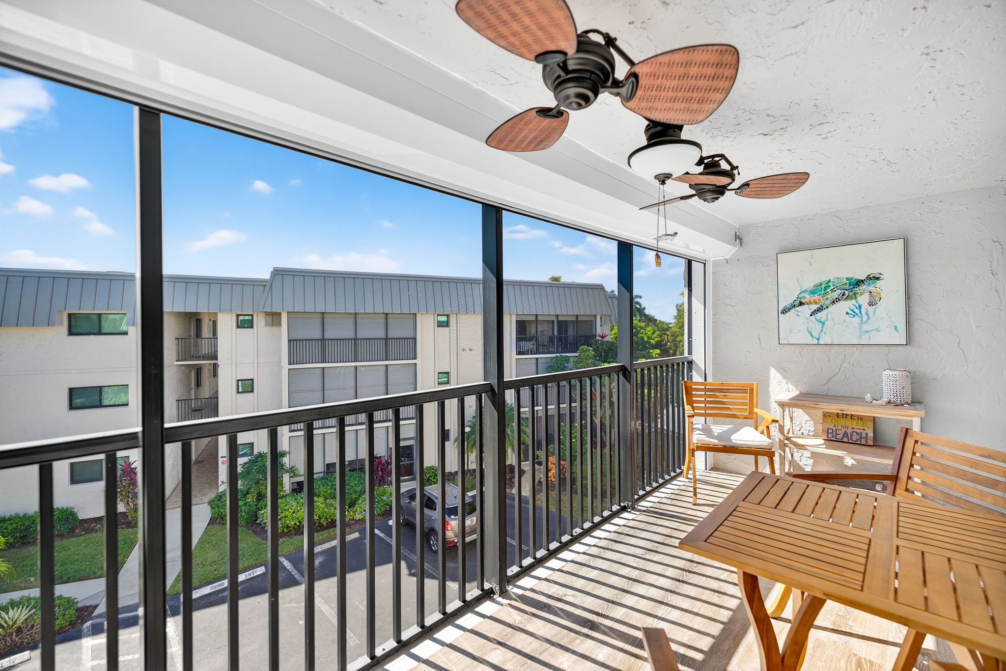 Dual palm fans for your own breeze