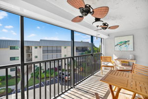 Dual palm fans for your own breeze