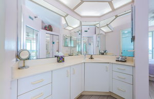 Master Bathroom 1b-2