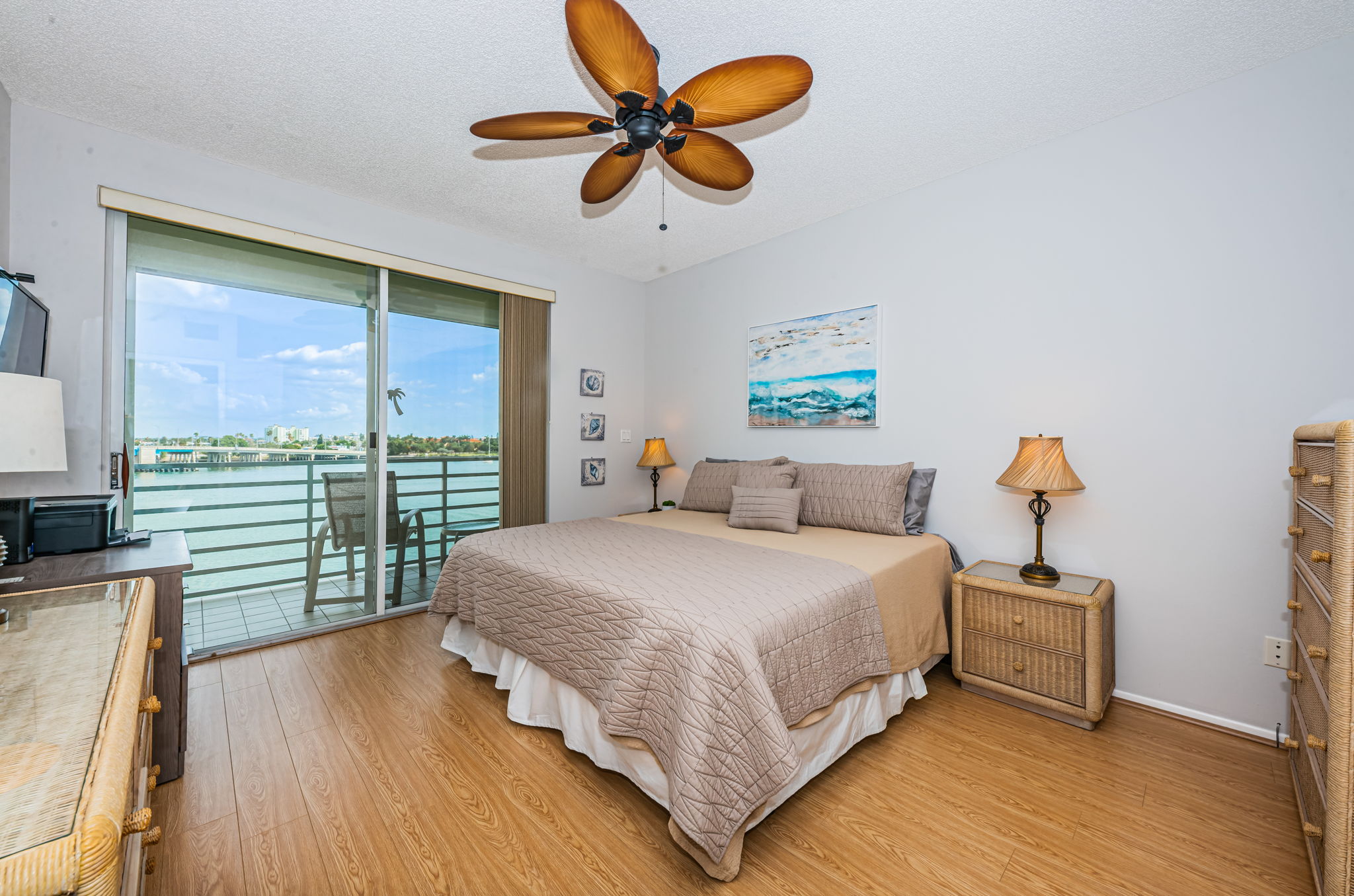 Master Bedroom1a-3