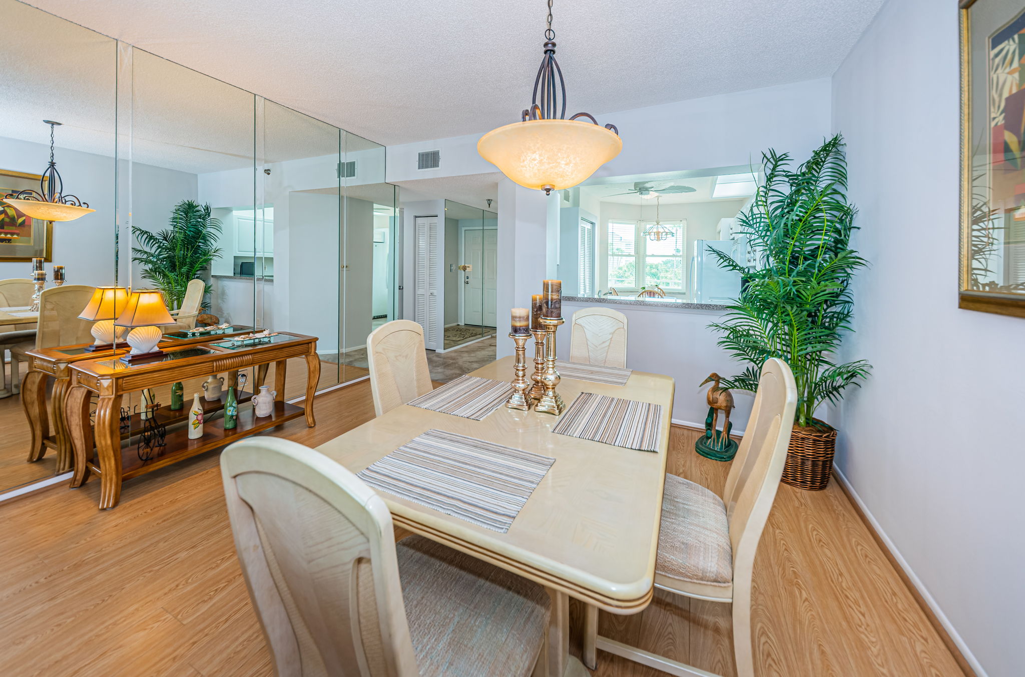 Dining Room3-4